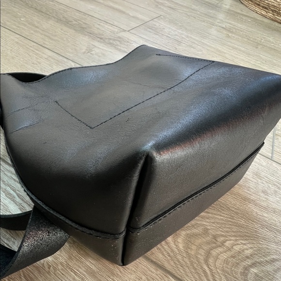 Madewell Essential Mini Bucket Tote - Picture 4 of 6